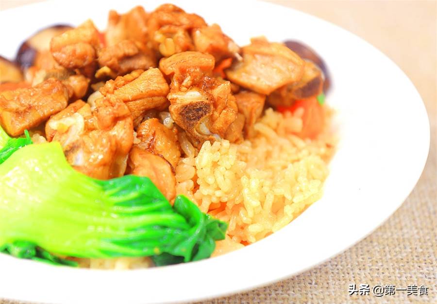 黃燜雞米飯想要做的好吃，炒和燜是關鍵，學會這個做法比飯館還香