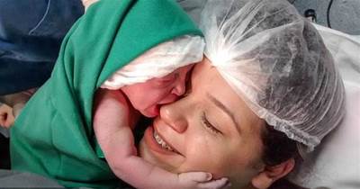 寶寶一出生「緊緊抱住媽媽」讓醫生感動噴淚！3個月後「大眼可愛模樣」萌翻一堆網友！